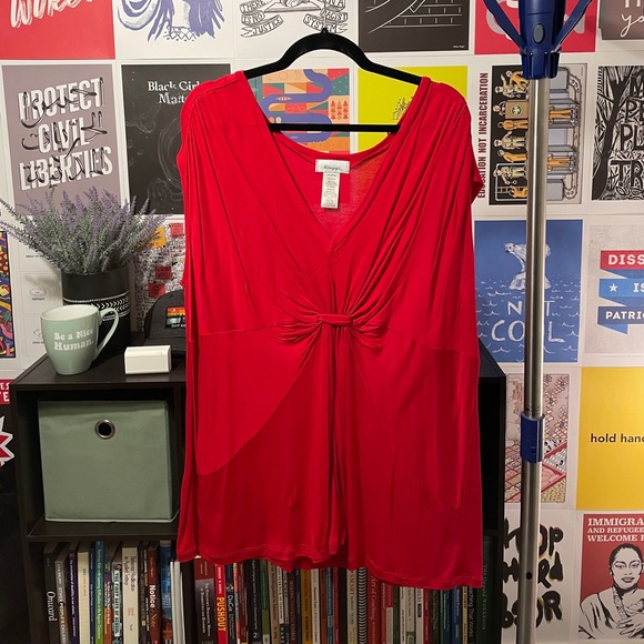Red short sleeve top - Picture 1 of 2